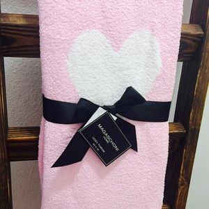NWT viral pink Valentines blanket by Magaschoni